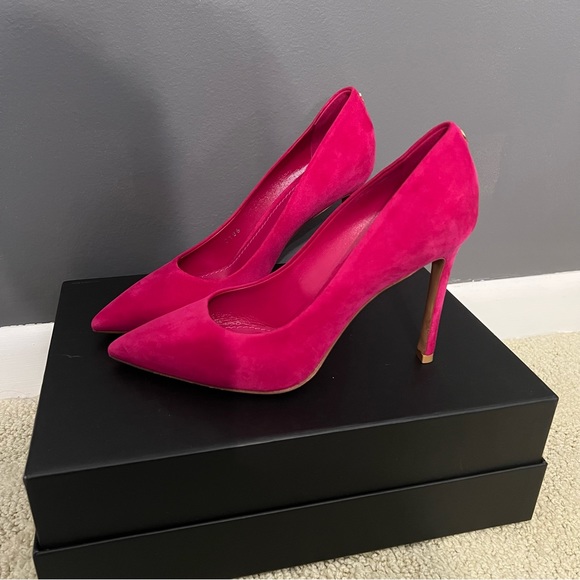 Louis Vuitton Heels 100% Authentic - Picture 4 of 8